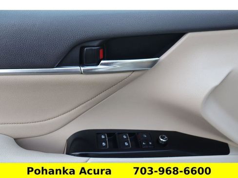 Used 2018 Toyota Camry XLE image 25