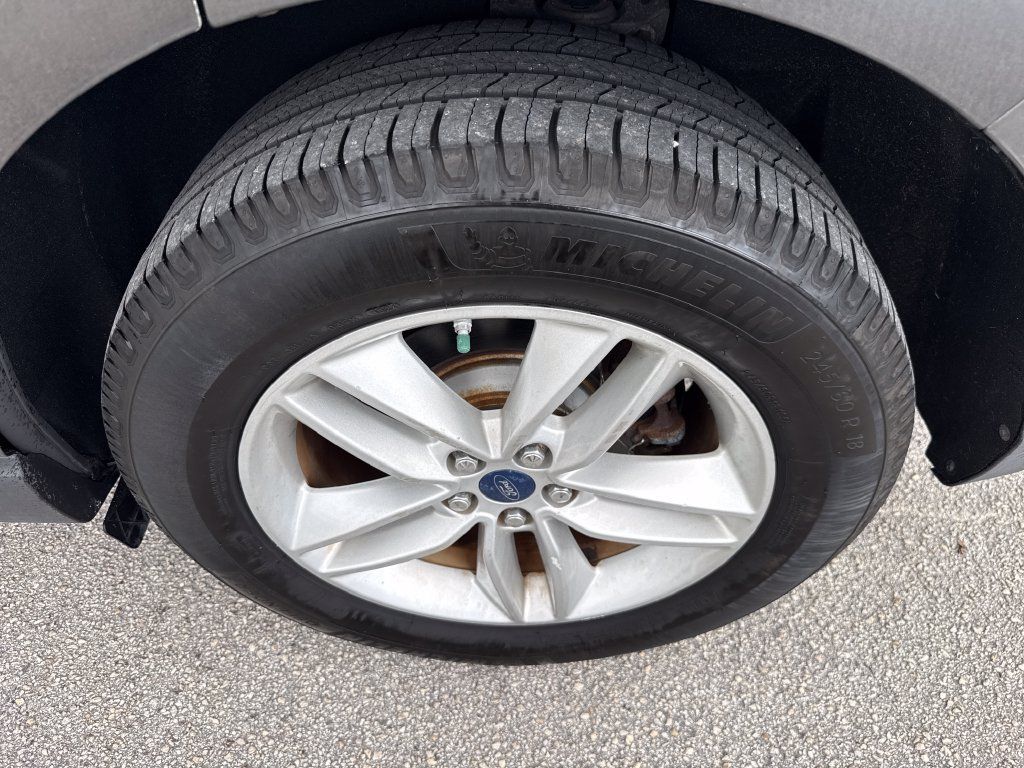 Used 2015 Ford Edge SEL w/ Equipment Group 201A AWD/4WD image 9