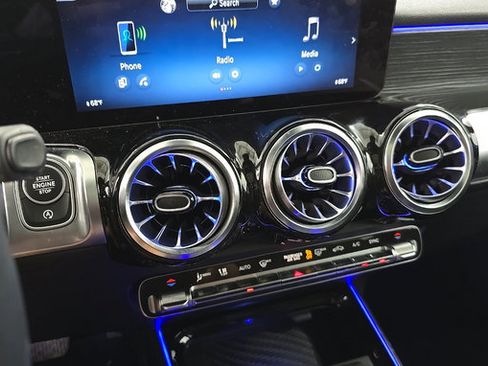 Used 2024 Mercedes-Benz GLB 250 4MATIC w/ Winter Heating Package image 8