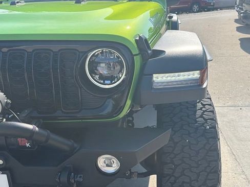 Used 2025 Jeep Wrangler Sport AWD/4WD image 9