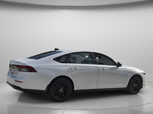 Certified 2025 Honda Accord SE image 7