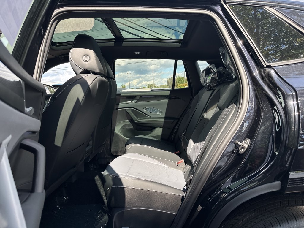 New 2026 Volkswagen Tiguan SE R-Line AWD/4WD image 18