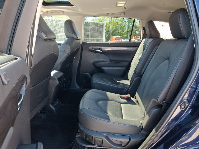 Used 2021 Toyota Highlander Limited AWD/4WD image 10