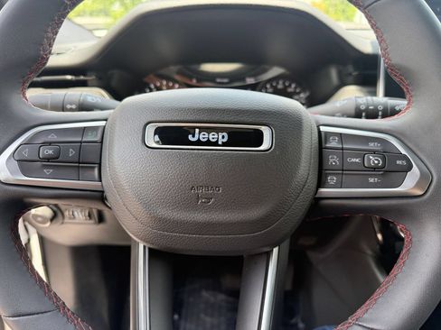 Used 2025 Jeep Compass Trailhawk AWD/4WD image 22