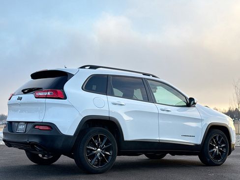 Used 2014 Jeep Cherokee Altitude w/ Comfort/Convenience Group image 2