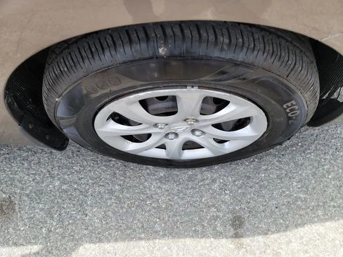 Used 2012 Hyundai Accent GLS FWD image 23