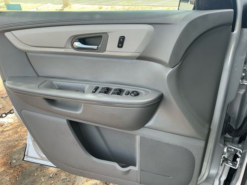 Used 2016 Chevrolet Traverse LS FWD image 12