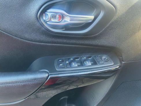 Used 2020 Jeep Cherokee Latitude Plus image 13