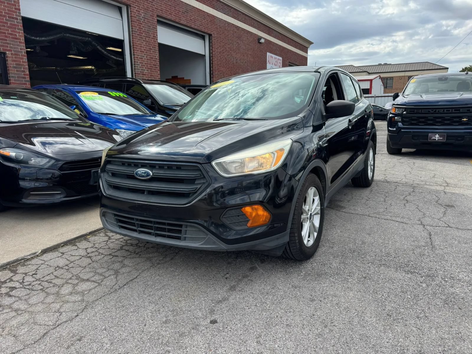 Used 2017 Ford Escape S FWD image 1