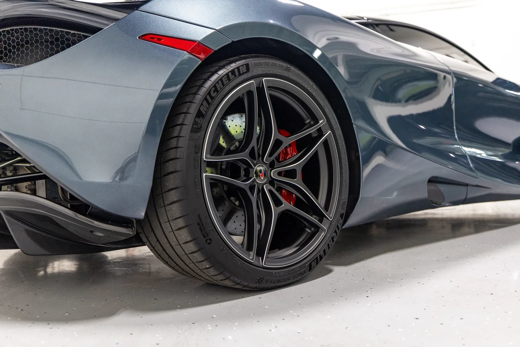 Used 2018 McLaren 720S Performance RWD image 27
