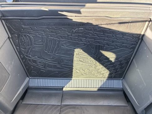 Used 2024 Ford Bronco Badlands image 8