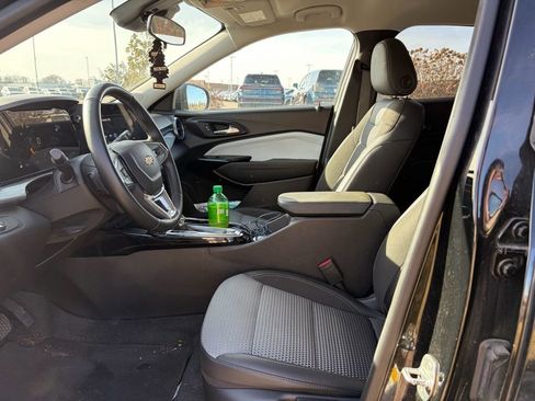 Used 2024 Chevrolet Trax LT w/ Driver Confidence Package image 5