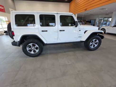 Used 2019 Jeep Wrangler Unlimited Sahara AWD/4WD image 7