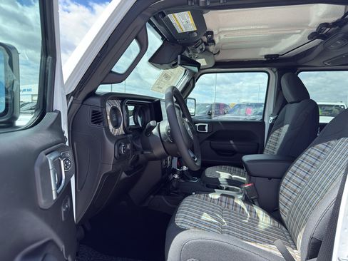 New 2026 Jeep Gladiator Sport AWD/4WD image 13