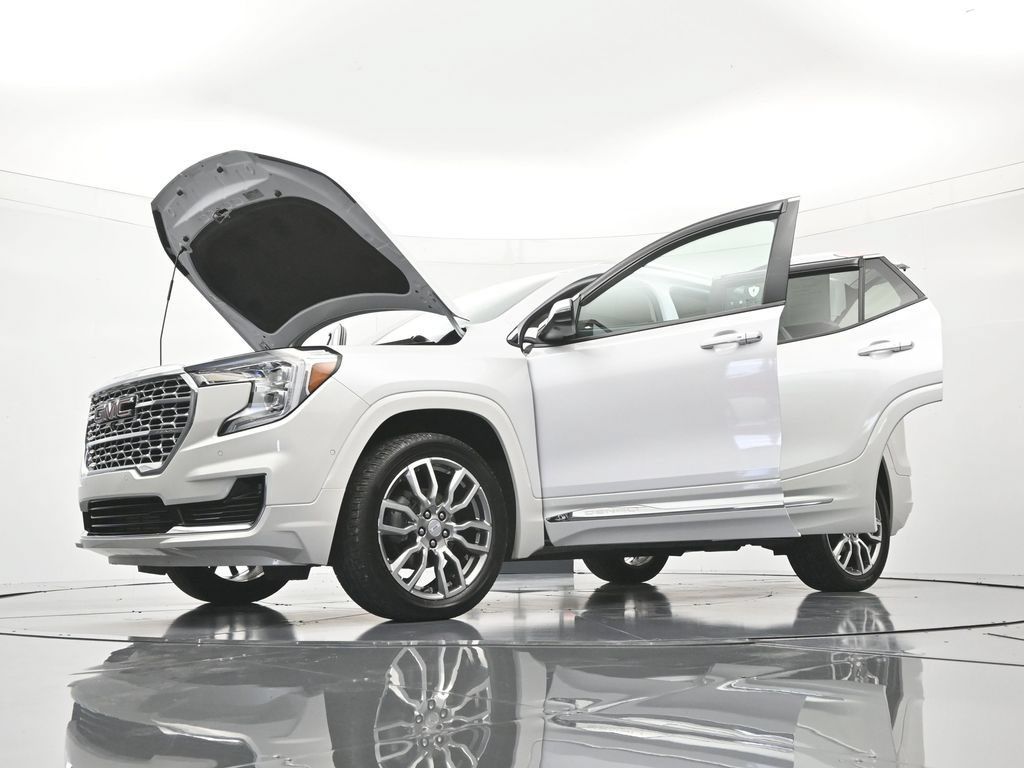 Used 2024 GMC Terrain Denali w/ Denali Premium Package AWD/4WD image 50