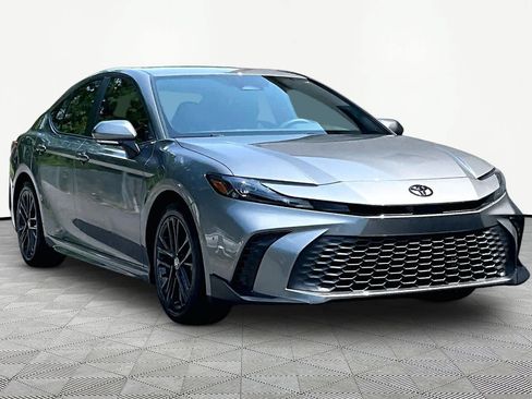 Used 2026 Toyota Camry SE w/ Convenience Package FWD image 3