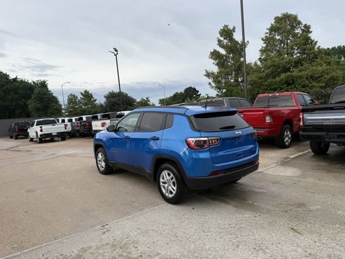 Used 2018 Jeep Compass Sport w/ Tech Group FWD image 4