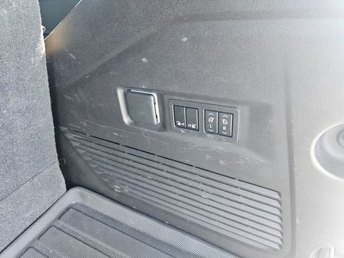 Used 2021 Chevrolet Tahoe High Country RWD image 14