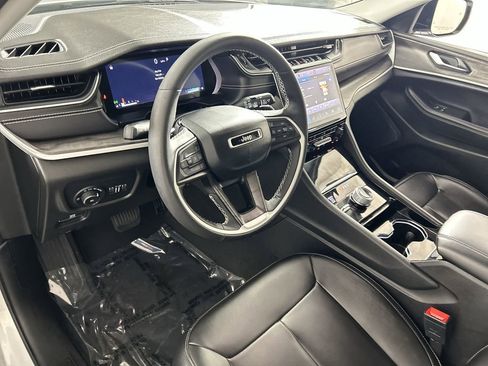 Used 2023 Jeep Grand Cherokee L Limited w/ Trailer Tow Group (B) image 11