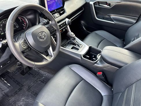 Used 2023 Toyota RAV4 XLE Premium image 10