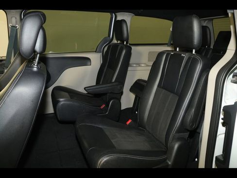 Used 2019 Dodge Grand Caravan SXT FWD image 23