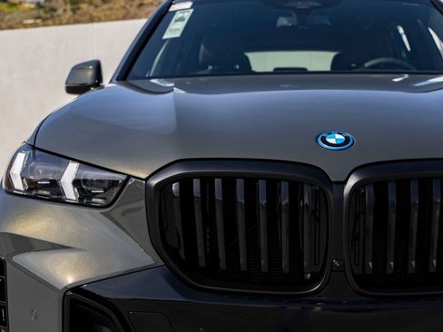 New 2026 BMW X5 xDrive50e image 9