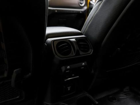 Used 2019 Jeep Wrangler Unlimited Rubicon w/ LED Lighting Group image 71