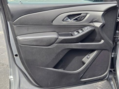 Used 2023 Chevrolet Traverse LT image 21