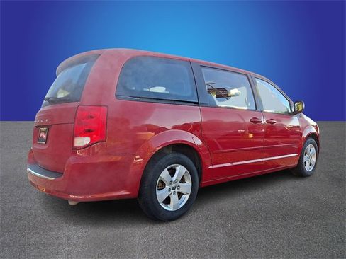 Used 2013 Dodge Grand Caravan SE image 4