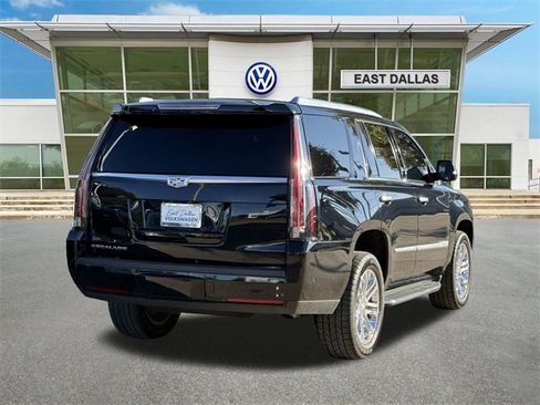 Used 2020 Cadillac Escalade 2WD image 3