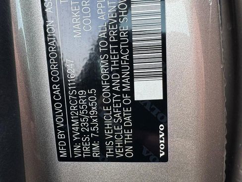 Certified 2025 Volvo XC60 B5 Plus image 24