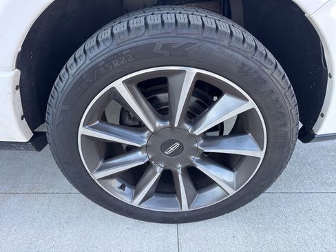 Used 2016 Lincoln Navigator Reserve image 17