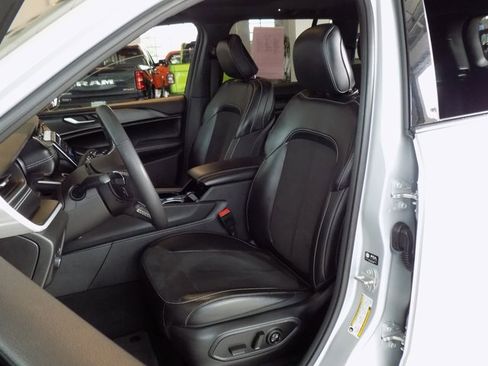 Certified 2023 Jeep Grand Cherokee Altitude image 22