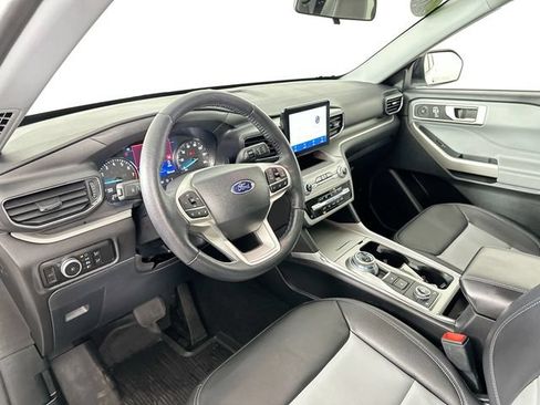 Used 2023 Ford Explorer XLT w/ Equipment Group 202A AWD/4WD image 21