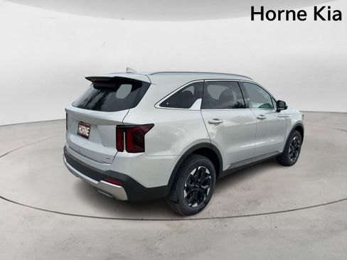 New 2026 Kia Sorento S image 4