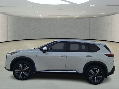 Used 2021 Nissan Rogue SL image 2