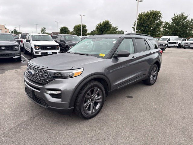 Used 2021 Ford Explorer XLT w/ Equipment Group 202A AWD/4WD image 3