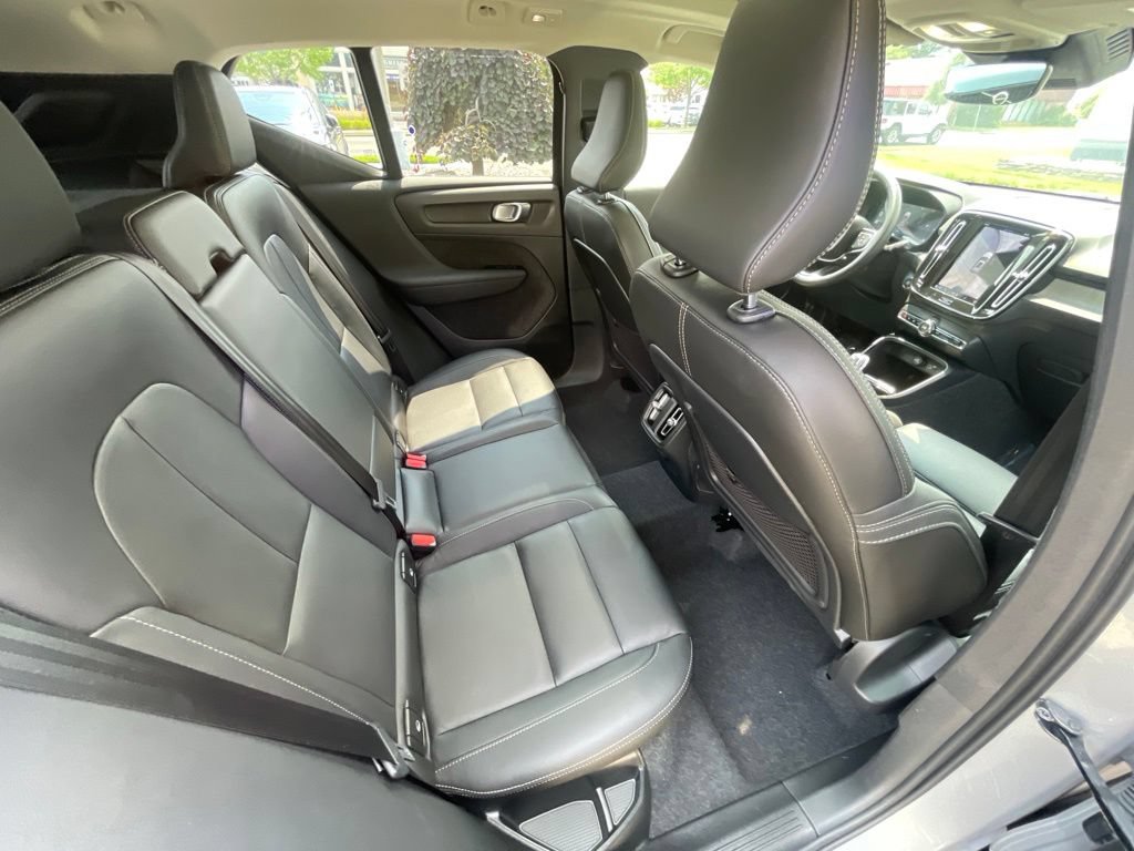 Certified 2025 Volvo XC40 B5 Plus AWD/4WD image 14
