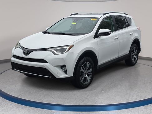 Used 2016 Toyota RAV4 XLE w/ Convenience Package FWD image 1