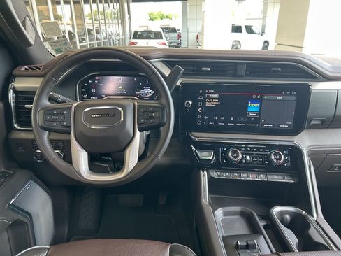 Used 2024 GMC Sierra 2500 Denali AWD/4WD image 16
