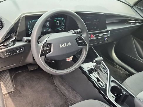 Used 2025 Kia Niro LX FWD image 15