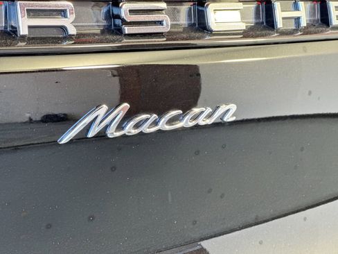 Certified 2025 Porsche Macan image 33