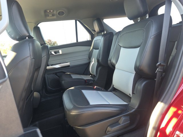 Used 2023 Ford Explorer XLT w/ Equipment Group 202A AWD/4WD image 16