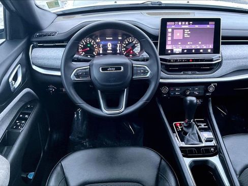 Used 2024 Jeep Compass Latitude image 5