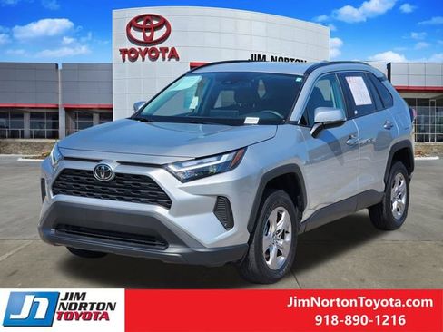 Used 2025 Toyota RAV4 XLE AWD/4WD image 3