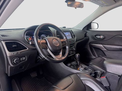 Used 2019 Jeep Cherokee Latitude Plus image 8