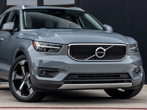 Used 2021 Volvo XC40 T5 Momentum w/ Protection Package Premier image 5