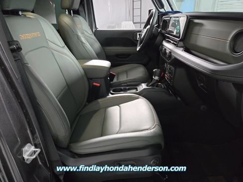 Used 2025 Jeep Gladiator Mojave AWD/4WD image 22