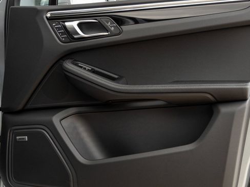 New 2026 Porsche Macan image 44