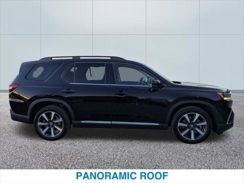Used 2023 Honda Pilot Touring image 6